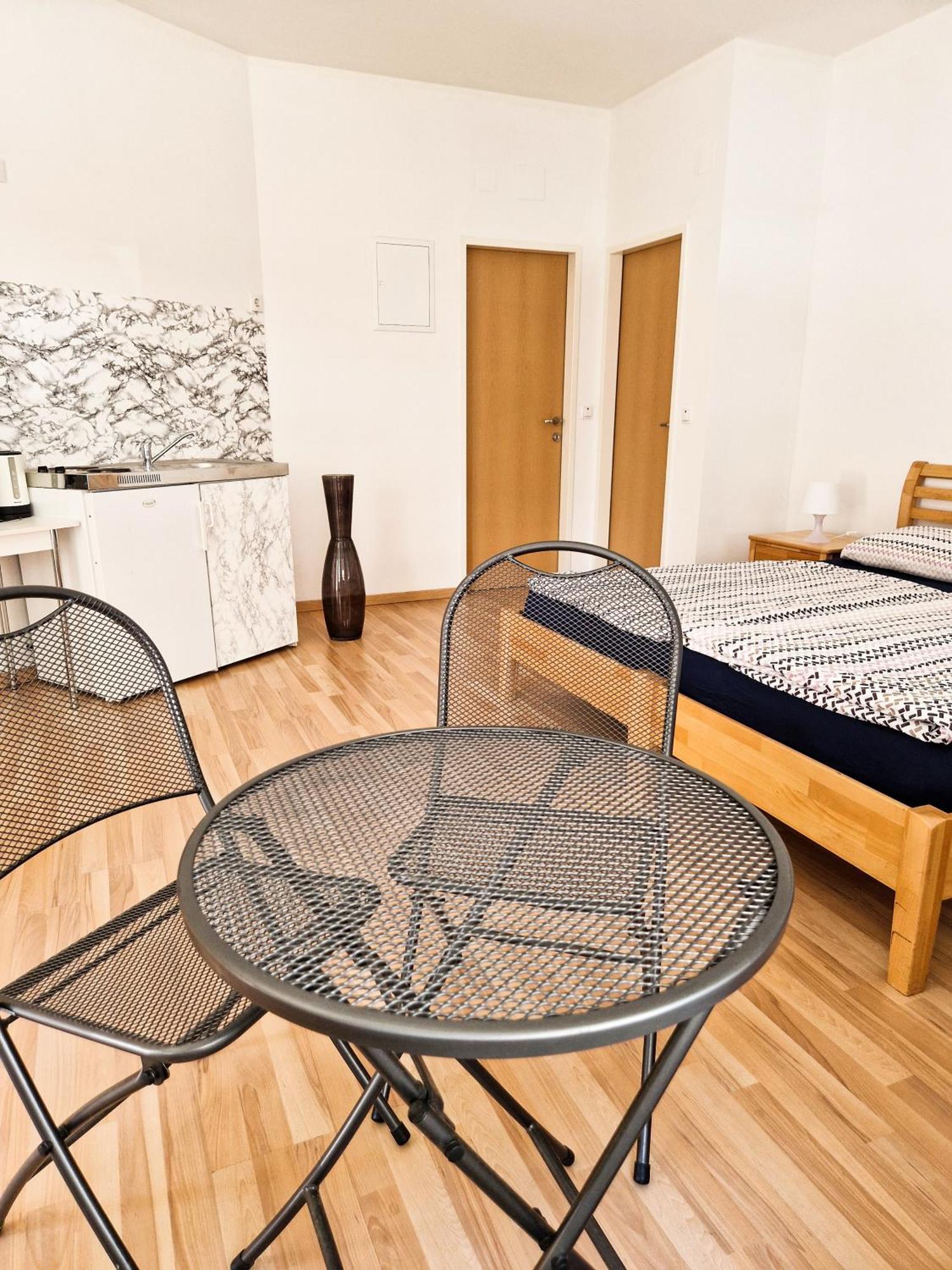 Youth Hostel Service Wina Bagian luar foto